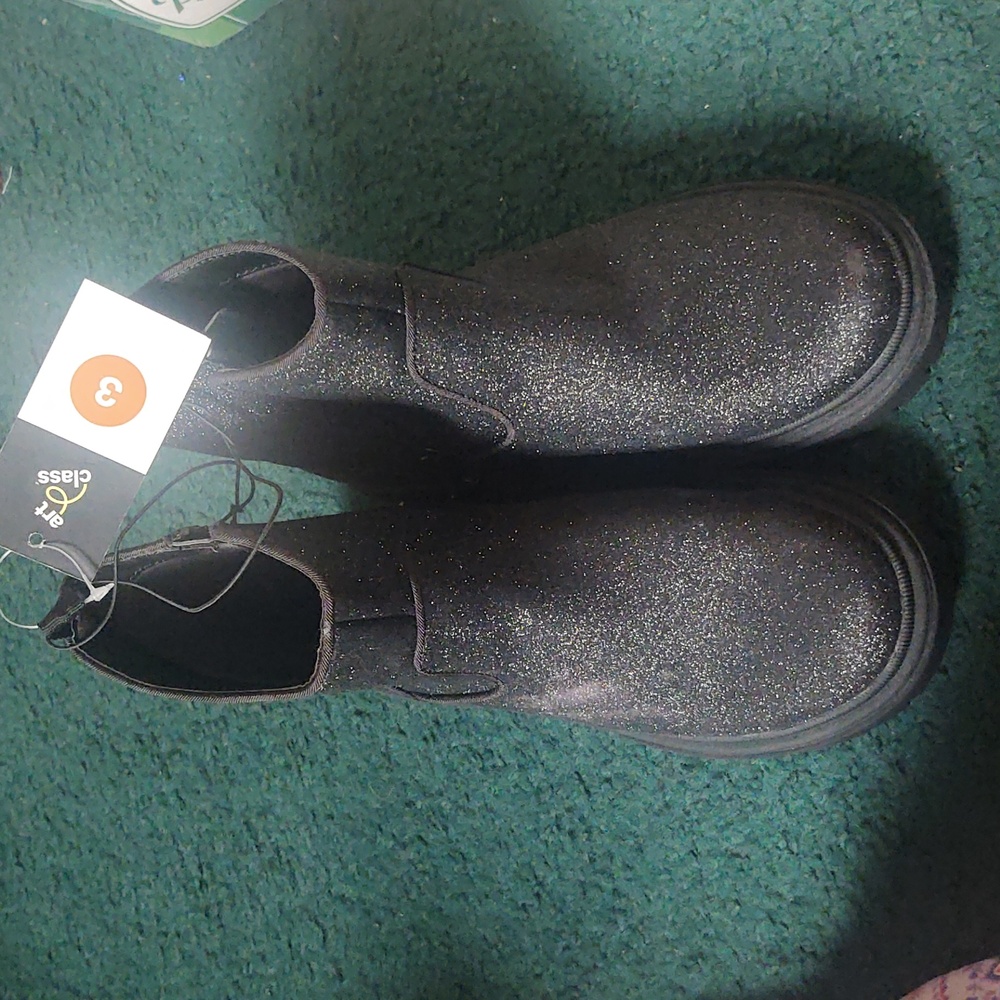 Size 3 Glittery Black Kids Boots